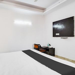 Hotel O Noida Stay